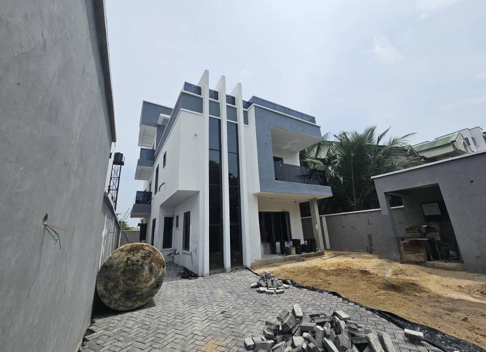 Exquisite 5-Bedroom Duplex with Luxury Amenities in Abacha Estate – For SALE