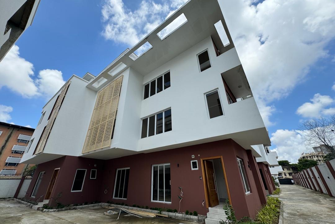 Exclusive Luxury 5-Bed Semi Detached House with Pool & Gym in Ikoyi