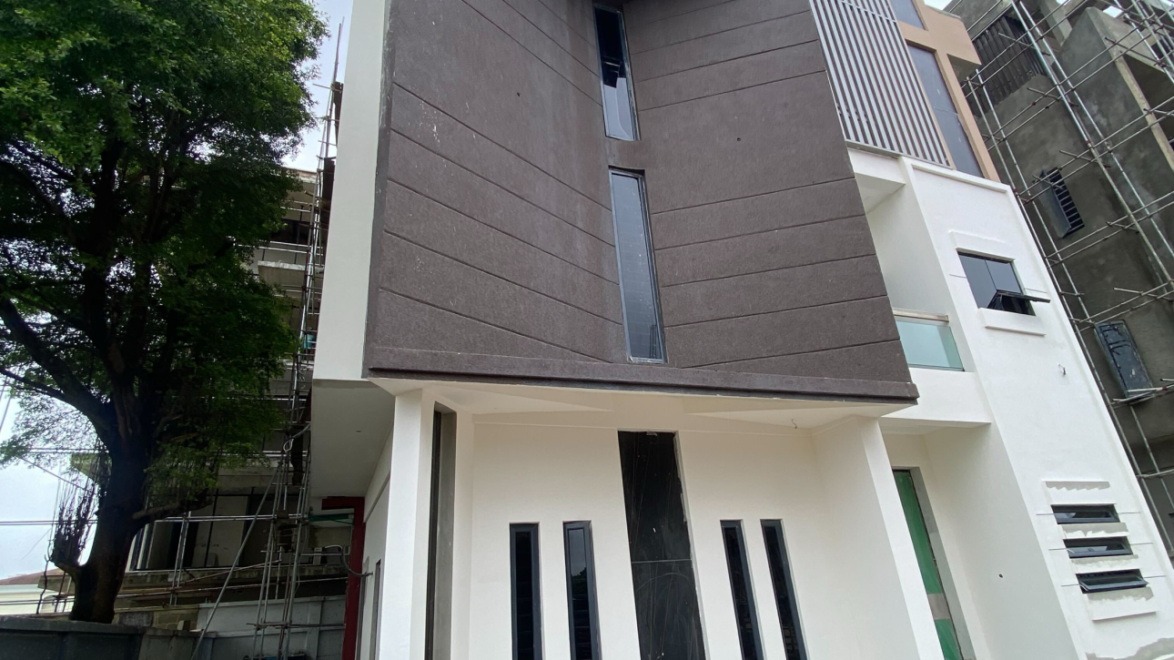 Luxurious 5-Bedroom Duplex with Private Pool and Elevator in Ikoyi