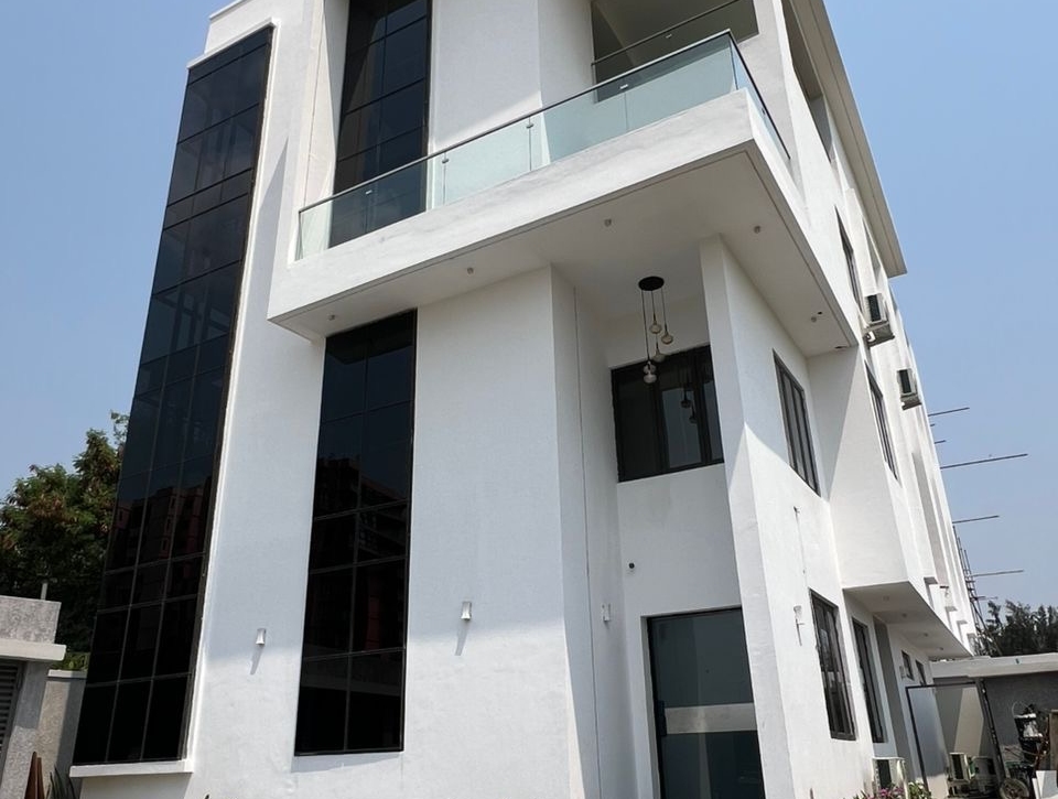 Newly Built 6 Bedroom Detached House with Pool, Gym and Elevator for Sale