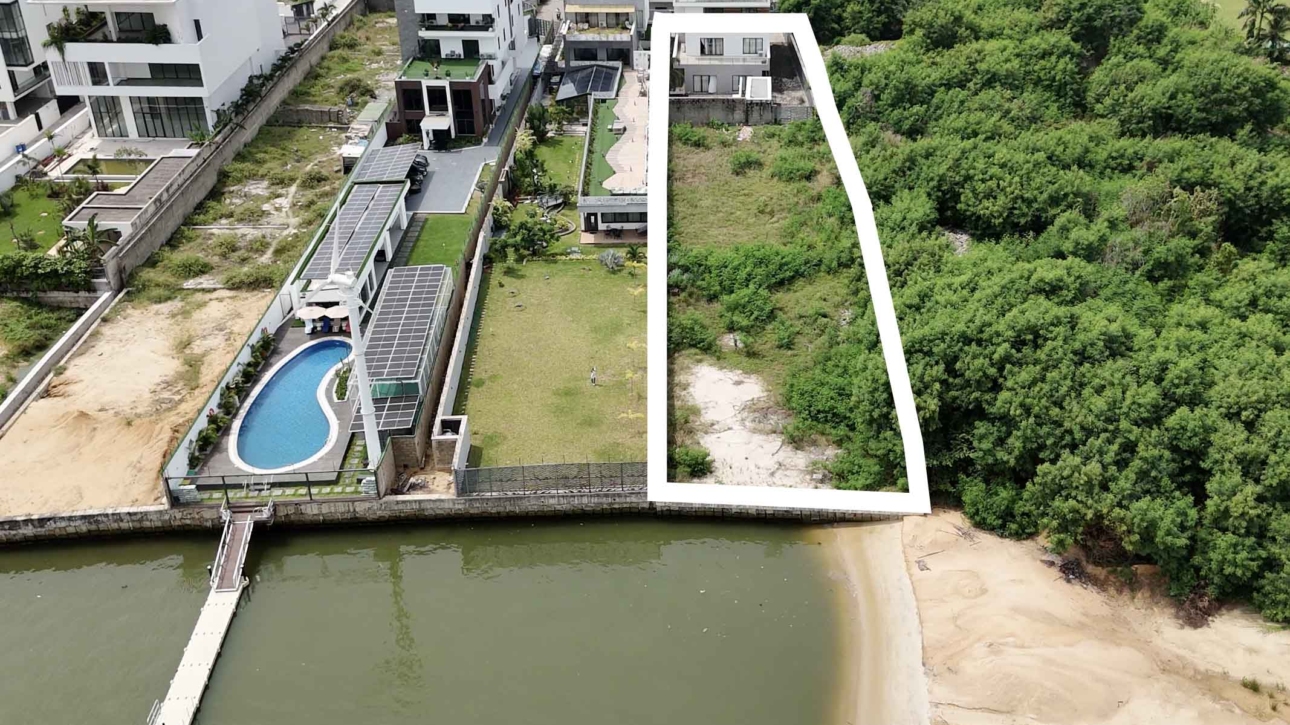 2,245m² Waterfront Property with Demolishable Structure for Sale in Banana Island